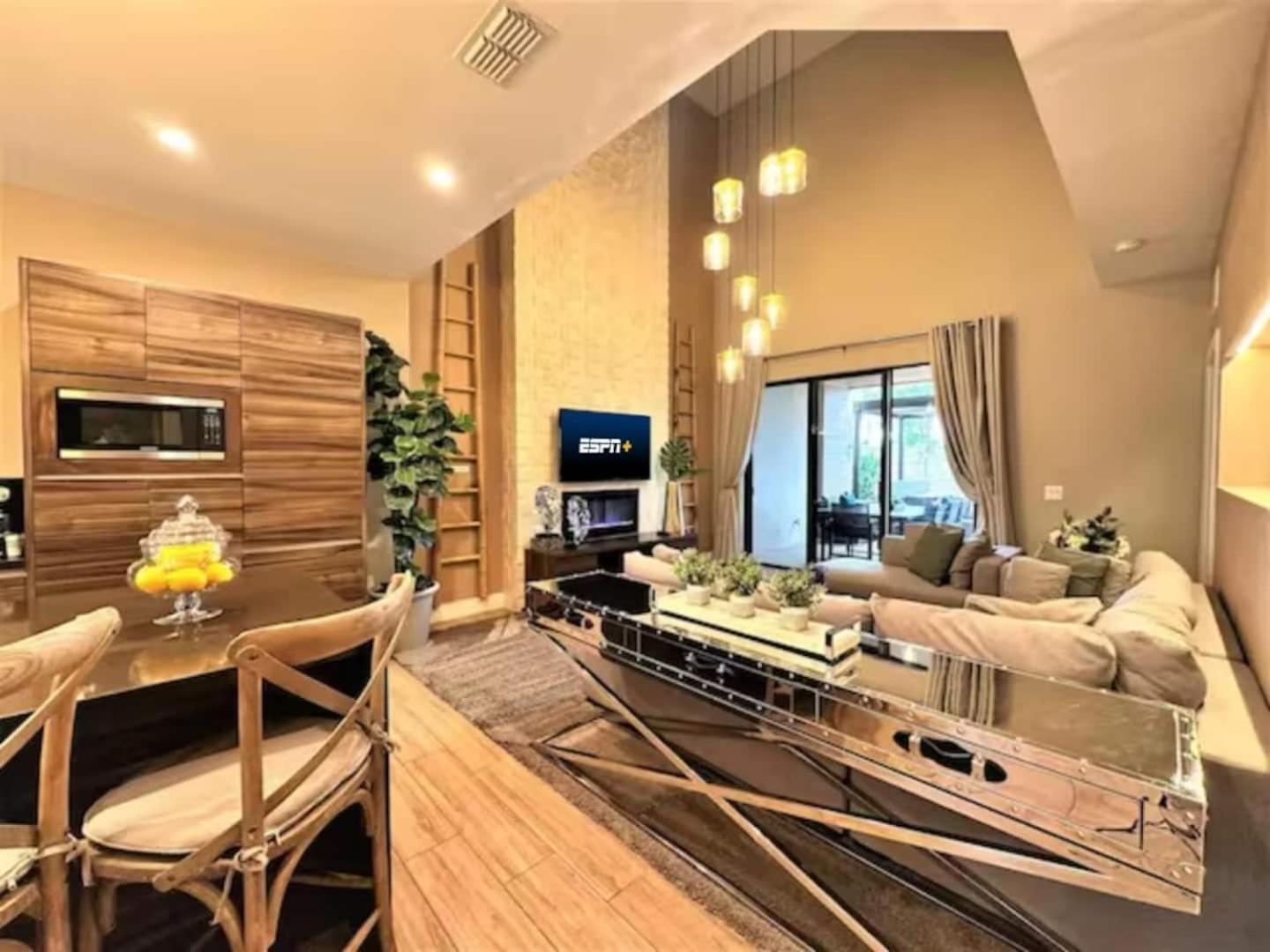 Casa de férias Sophisticated 4 En W Private Hot Tub & Bb